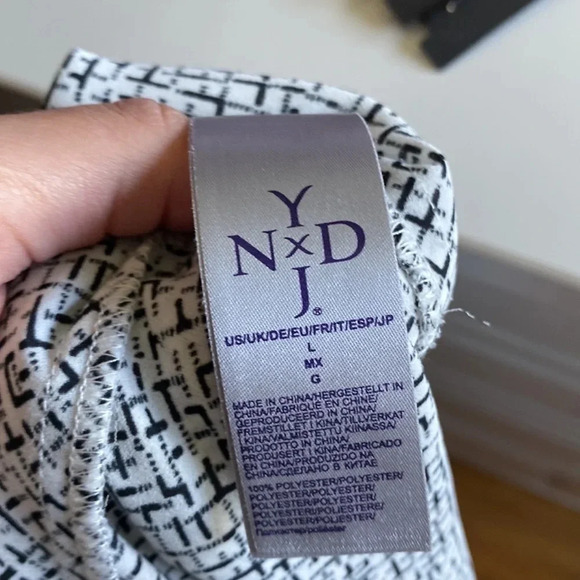 NYDJ printed blouse size Large - Picture 13 of 15